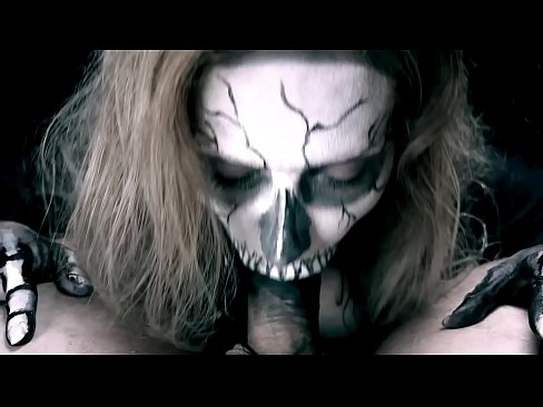 ❤️ Demon famke sûgje hoanne mei har swarte mûle en slikken cum. Seksfideo op fy.thebestfetishsites.ru ❤